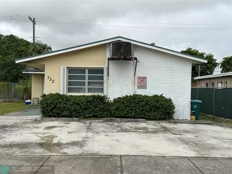 732 SW 6th St, Dania Beach, FL 33004