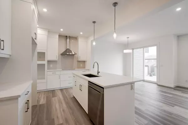 Calgary, AB T2X 4Y6,638 Creekstone CIR SW