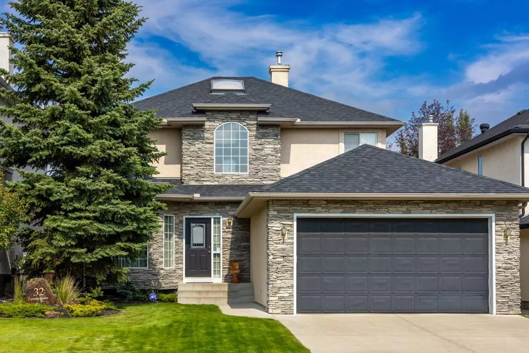 Calgary, AB T3H 3S1,32 Strathridge GDNS SW