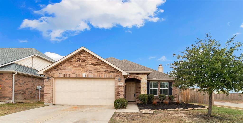 300 Chalkstone Drive, Fort Worth, TX 76131