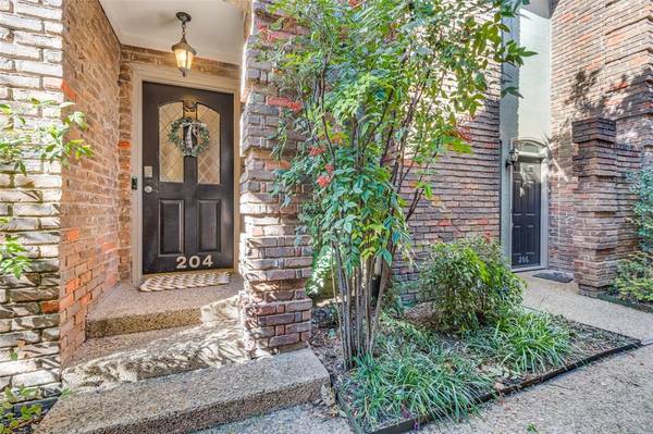 3918 Holland Avenue #204,  Dallas,  TX 75219