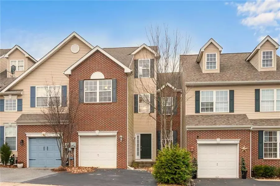 5203 Spring Ridge Drive East, Lower Macungie Twp, PA 18062