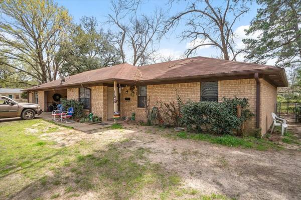 304 Ivey Street #304 & 306, Mineola, TX 75773