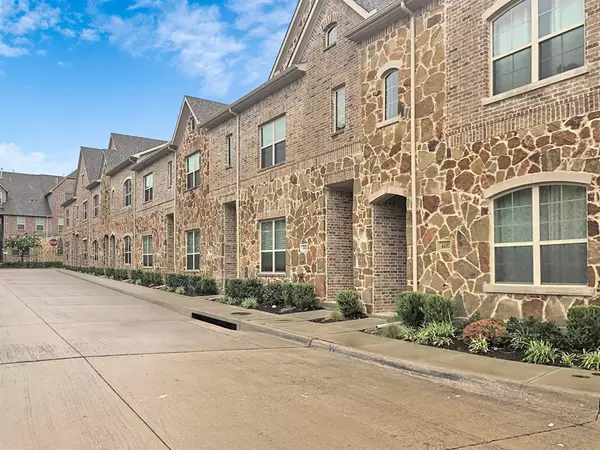 2825 Troutt Drive #25, Carrollton, TX 75010