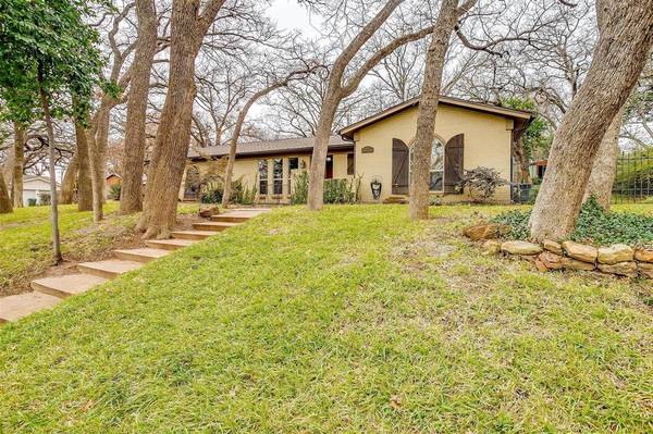 1001 Greendale Drive,  Bedford,  TX 76022