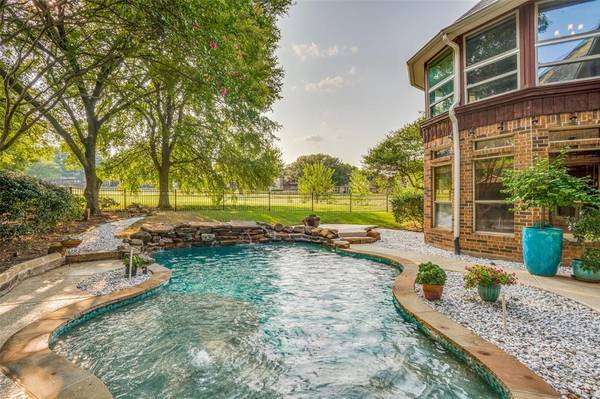 1004 Hills Creek Drive, Mckinney, TX 75072