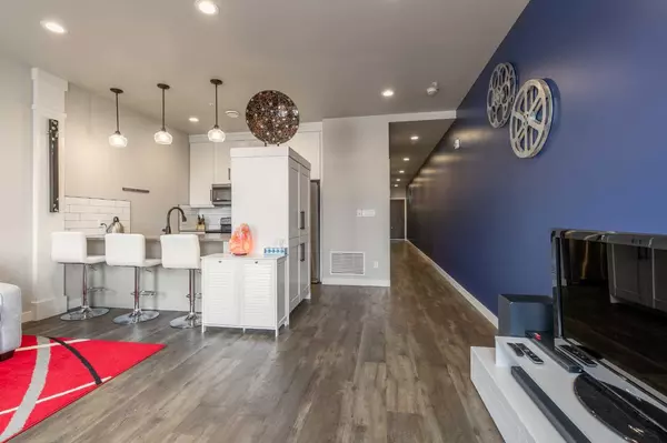 Lethbridge, AB T1J 2C7,333 6 ST S #205