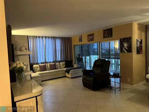 Hollywood, FL 33021,4330 Hillcrest Dr  #411