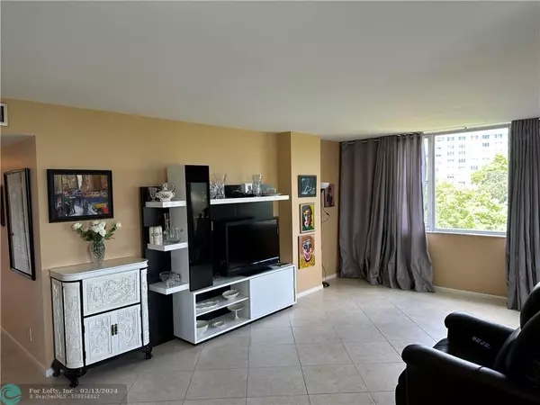 Hollywood, FL 33021,4330 Hillcrest Dr  #411