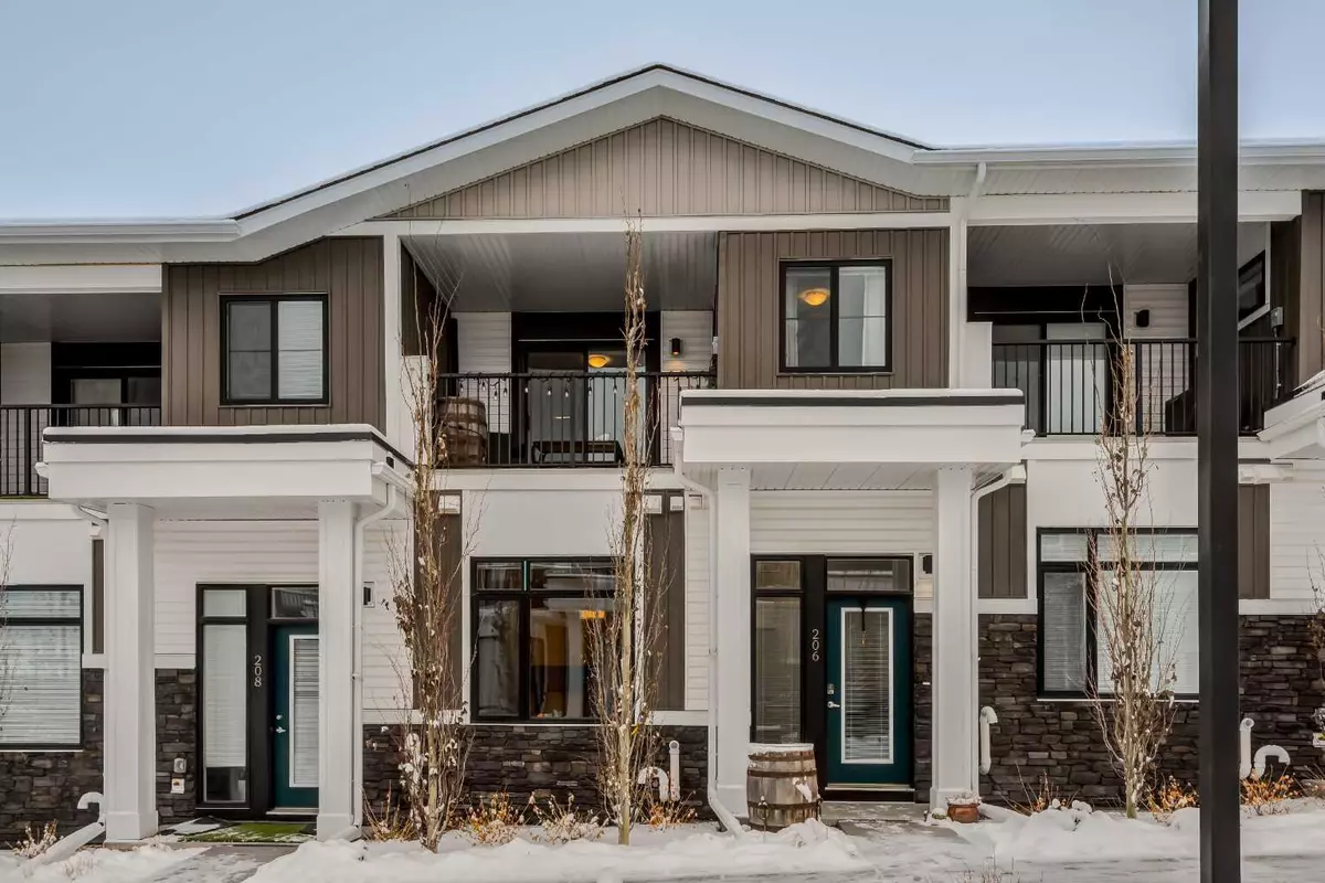 Calgary, AB T3B 6L1,206 Crestbrook Common SW