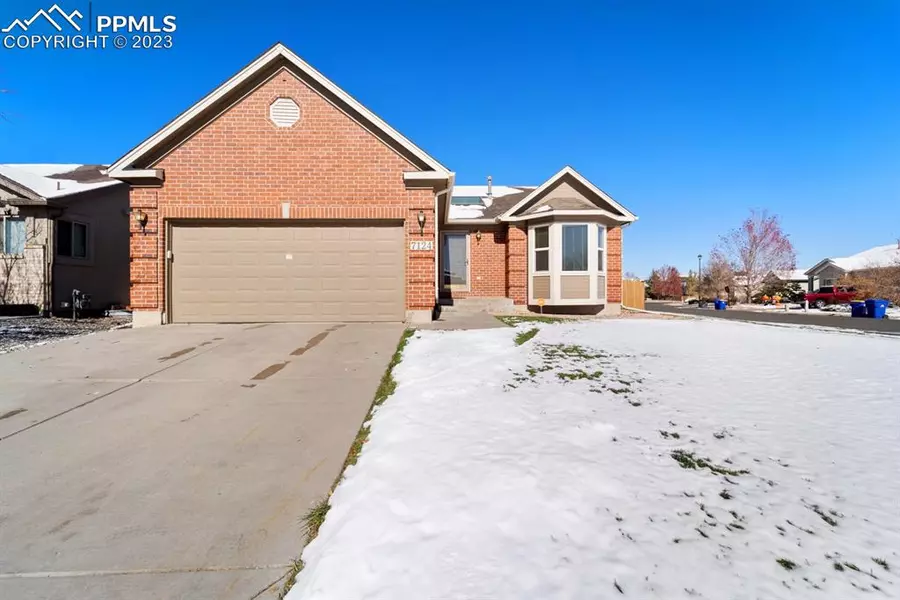 7124 Hillock DR, Colorado Springs, CO 80922