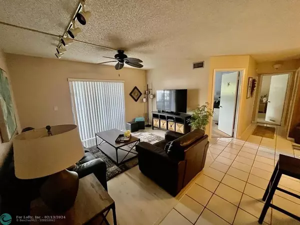 Deerfield Beach, FL 33441,588 Trace Cir  #103