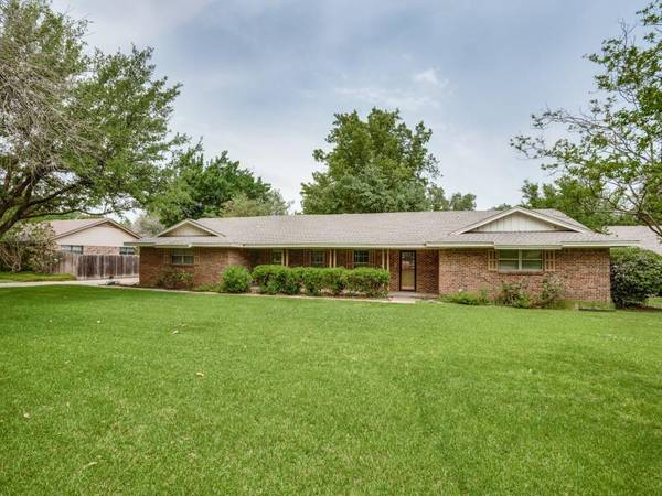 155 Moonlight Drive, Murphy, TX 75094