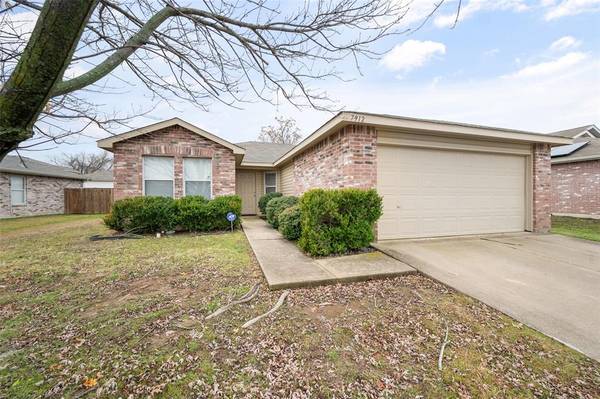 7912 Beef Creek Drive, Arlington, TX 76001