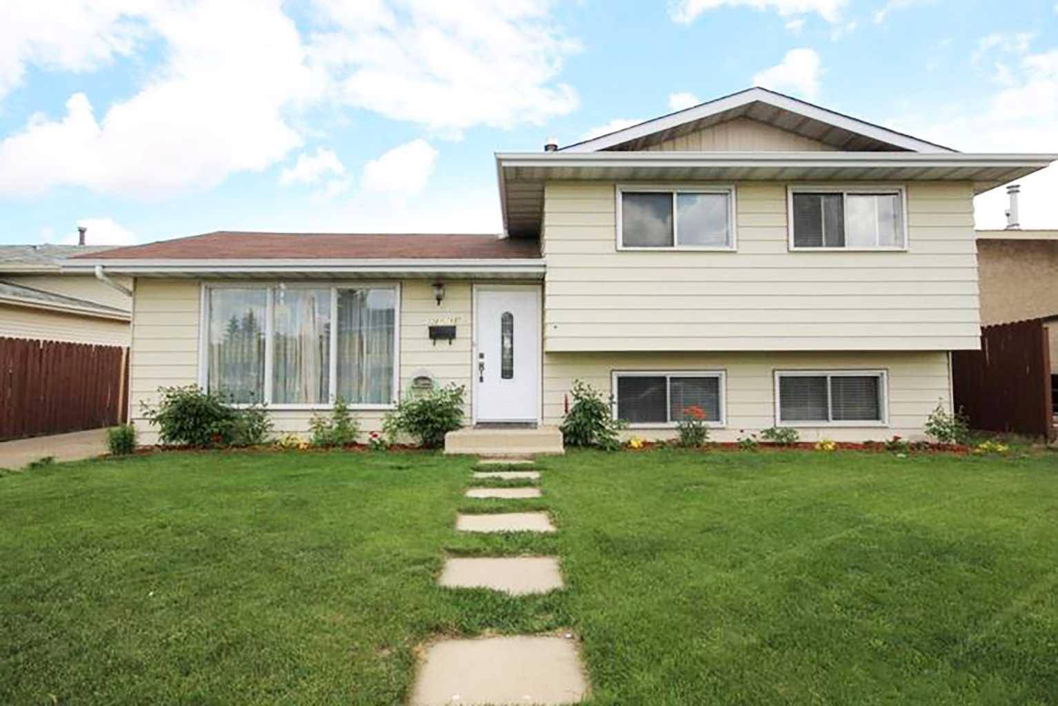 3207 78 ST NW,  Edmonton,  AB T6K 3P1