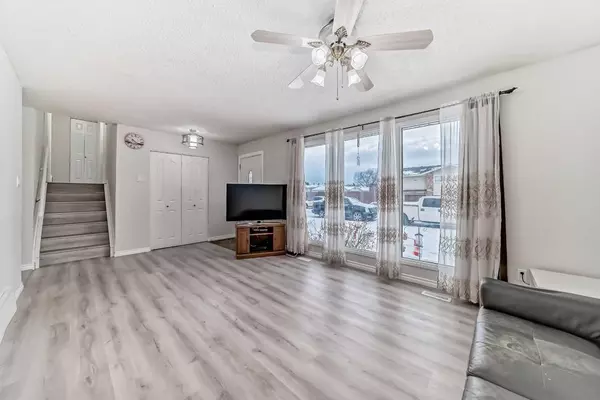 Edmonton, AB T6K 3P1,3207 78 ST NW