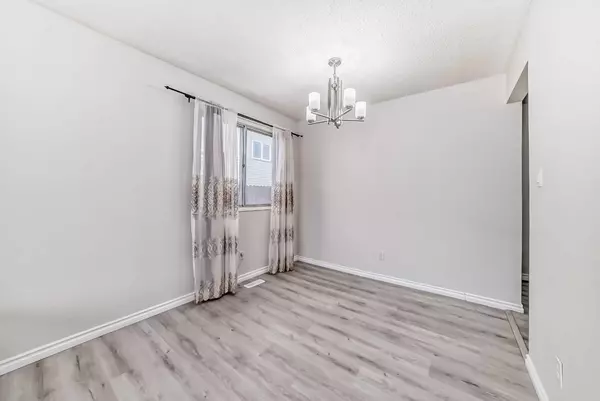 Edmonton, AB T6K 3P1,3207 78 ST NW