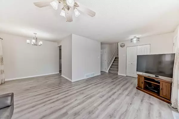 Edmonton, AB T6K 3P1,3207 78 ST NW