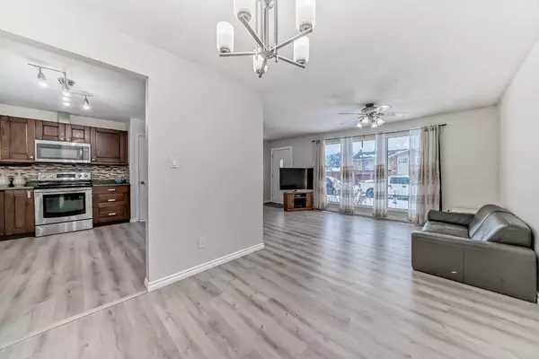 Edmonton, AB T6K 3P1,3207 78 ST NW