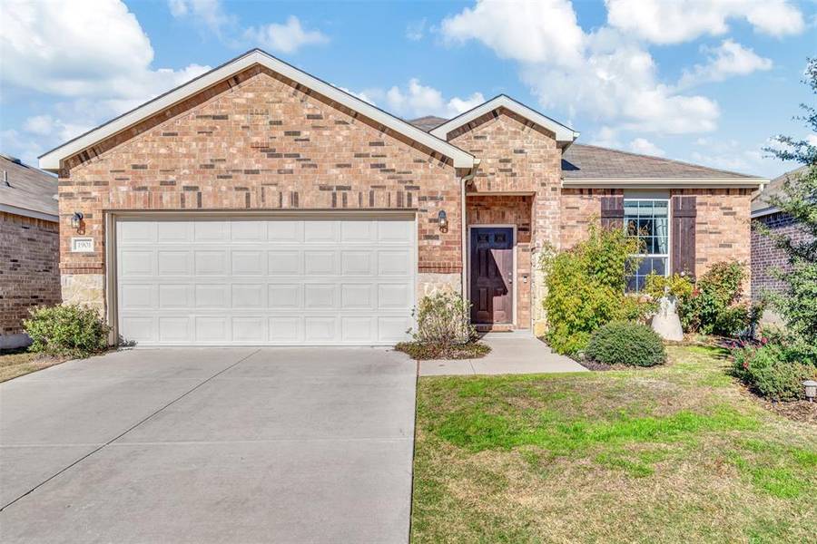 1901 Trace Drive, Aubrey, TX 76227