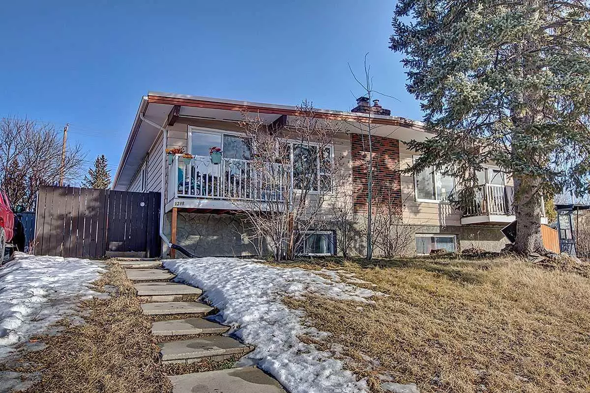 Calgary, AB T2J 3R7,128 Queensland DR SE