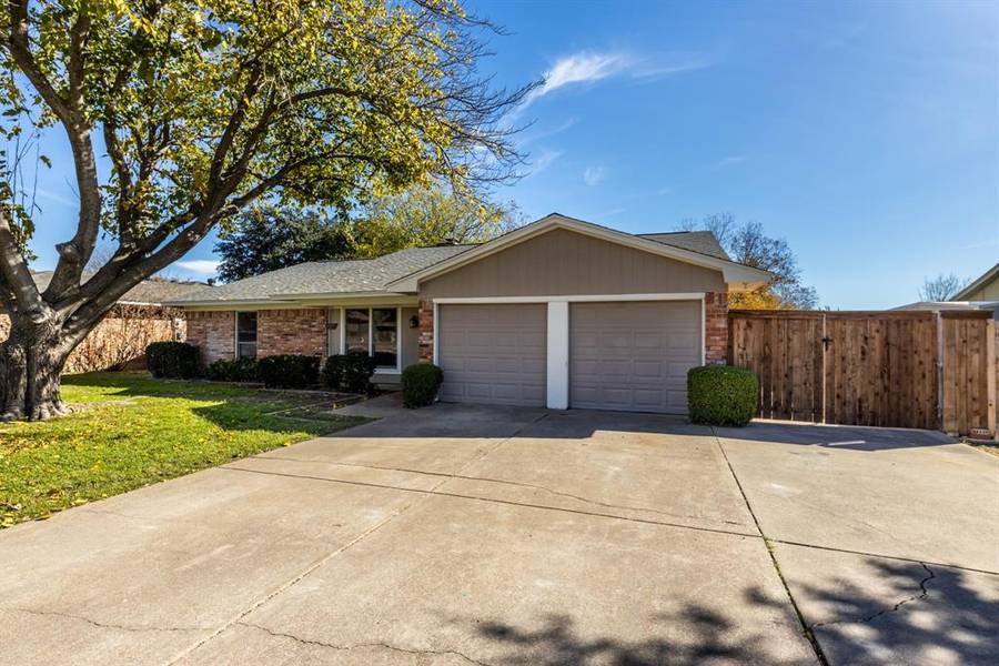 9809 Westpark Drive, Benbrook, TX 76126