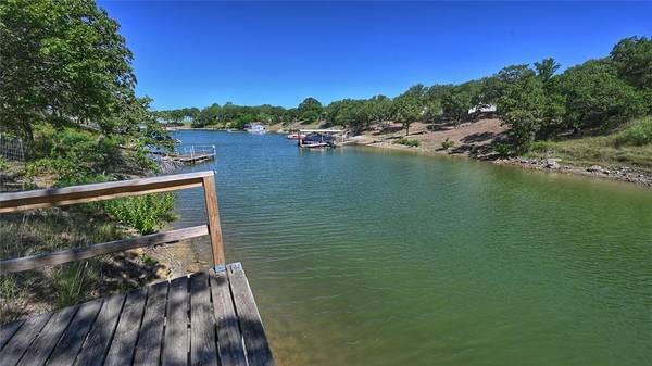 527 BAY SHORE Drive, Nocona, TX 76255