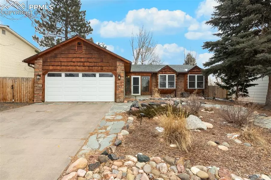 380 Saddlemountain RD, Colorado Springs, CO 80919