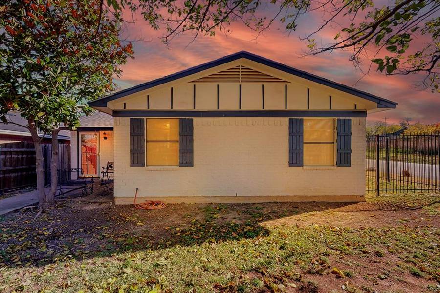 3461 Wayside Avenue, Fort Worth, TX 76110