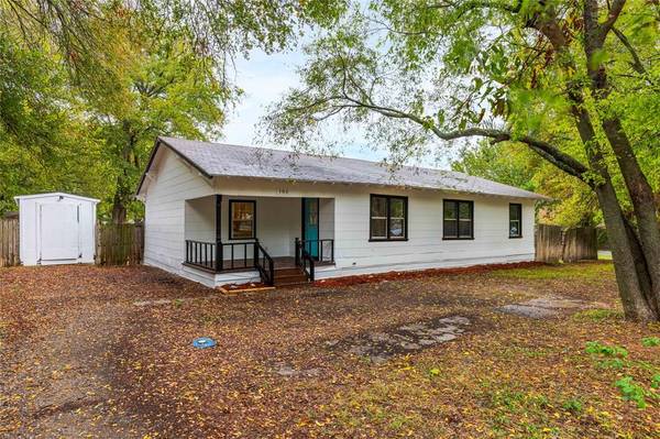 302 W Walnut Street, Whitewright, TX 75491