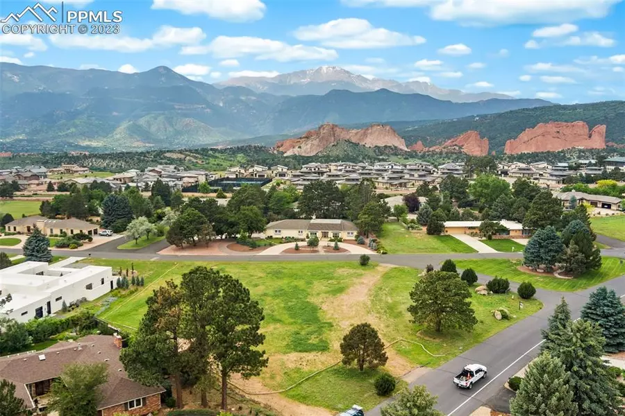 3161 Sunnybrook LN, Colorado Springs, CO 80904