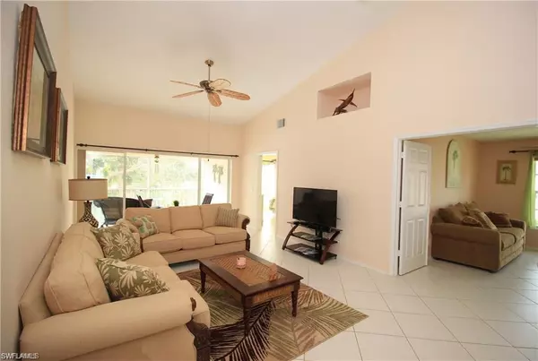 Naples, FL 34110,760 Wiggins Lake DR 206