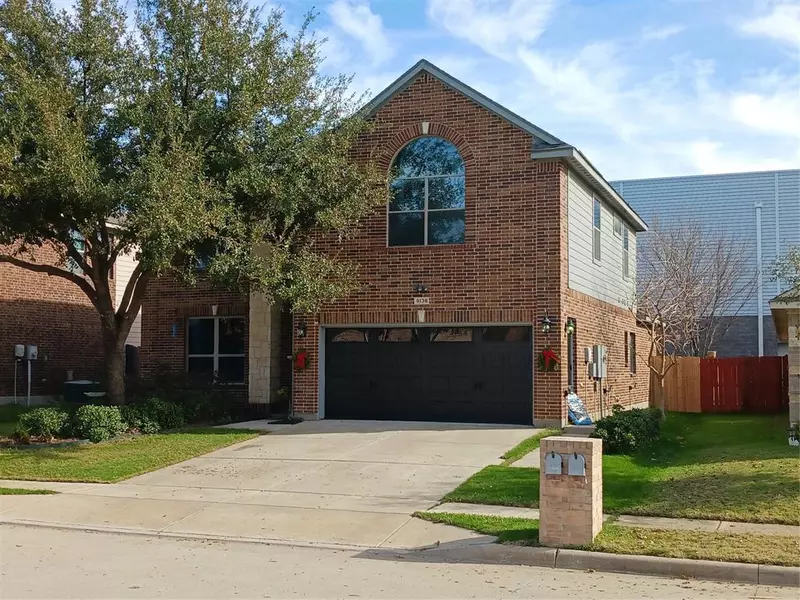 9136 White Swan Place, Fort Worth, TX 76177