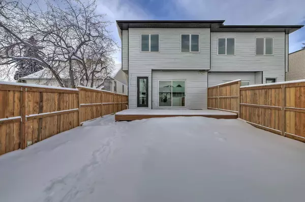 Calgary, AB T3E 1X4,2218 25 ST SW