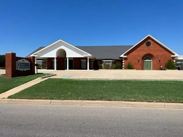 403 W Country Club Boulevard, Elk City, OK 73644