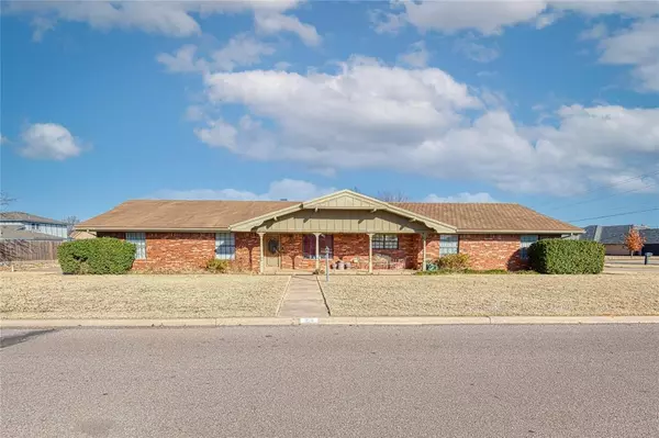 901 N Peace Avenue, Elk City, OK 73644