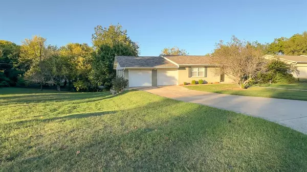 126 Hunter Drive, Ada, OK 74820