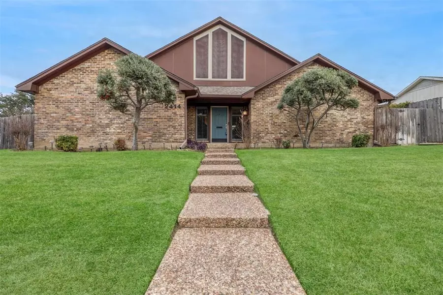 2414 Meadow Creek Drive, Carrollton, TX 75006