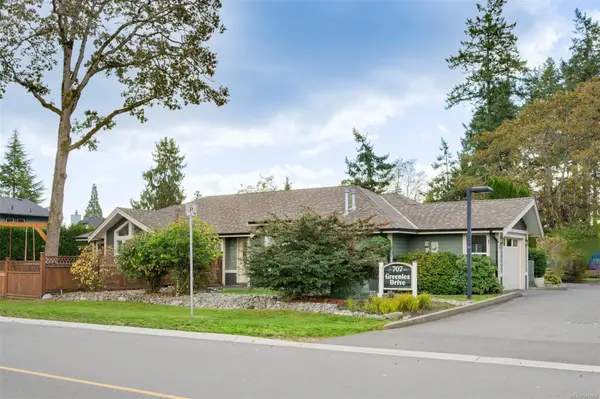 Saanich, BC V8Z 3E7,707 Greenlea Dr #1