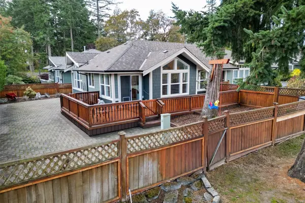 Saanich, BC V8Z 3E7,707 Greenlea Dr #1