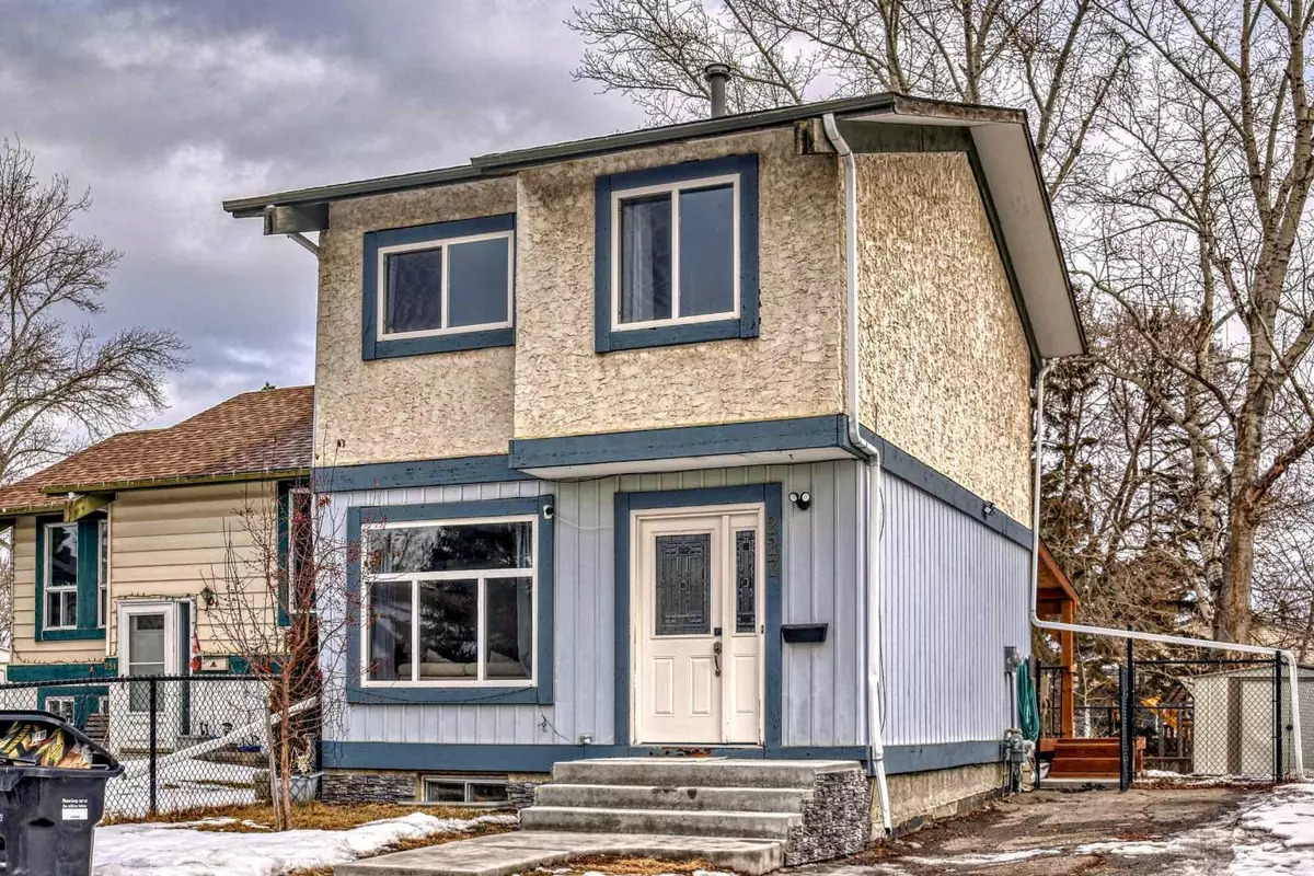 Calgary, AB T1Y 3G5,227 Whitehill PL NE