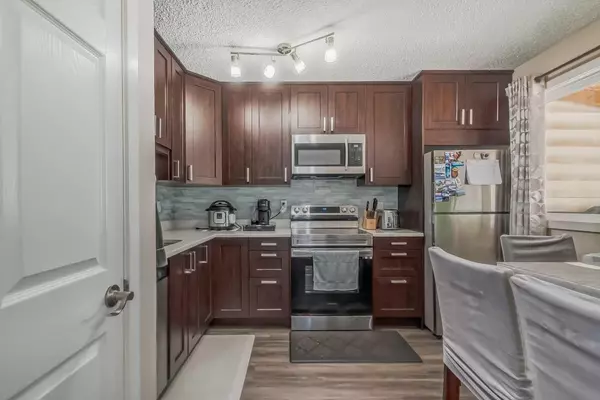 Calgary, AB T1Y 3G5,227 Whitehill PL NE