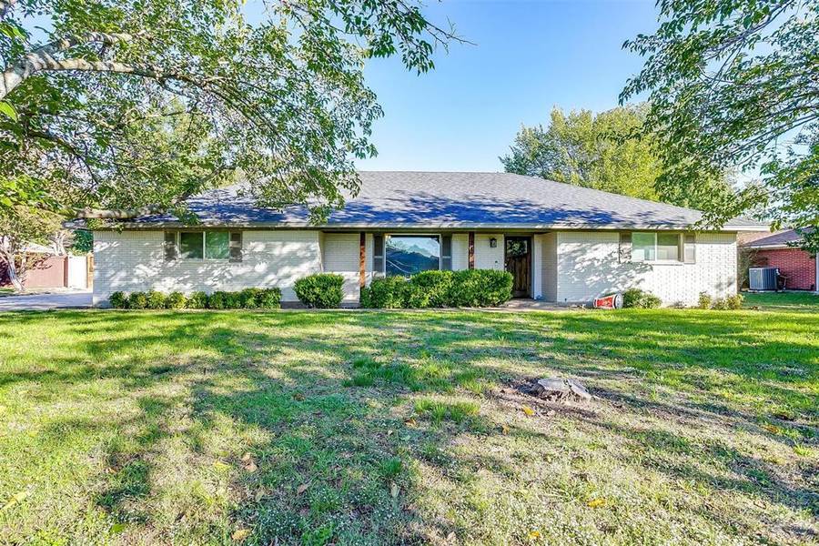 713 Crockett Drive, Fort Worth, TX 76028