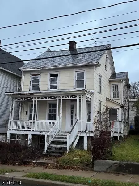 6 Madison St, Newton Town, NJ 07860