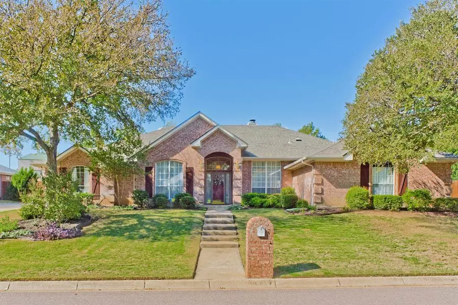 732 Hunters Glen Trail, Fort Worth, TX 76120