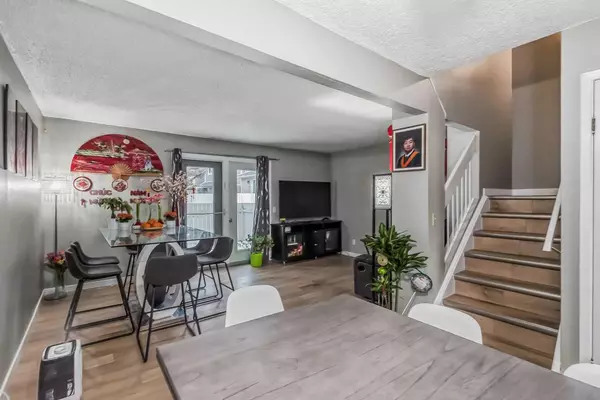 Calgary, AB T2A7E2,310 Georgian Villas NE