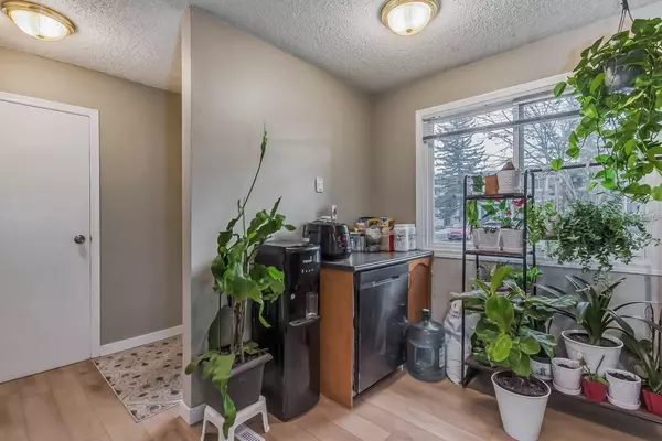 Calgary, AB T2A7E2,310 Georgian Villas NE