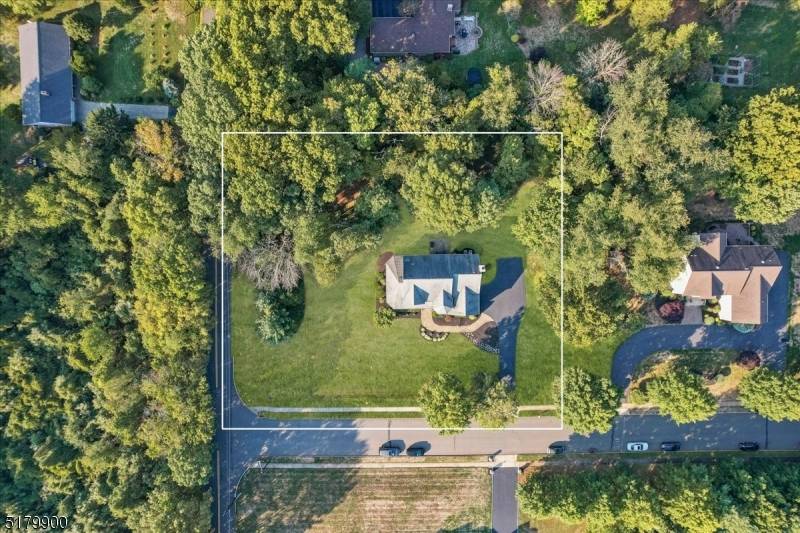 8 Muentener Dr, Montgomery Twp., NJ 08558