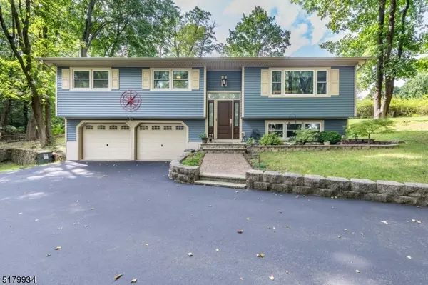 8 Coolidge Ct, Califon Boro, NJ 07830