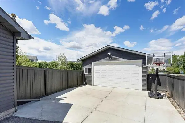 Langdon, AB T0J 1X1,5 Henderson Bay NE